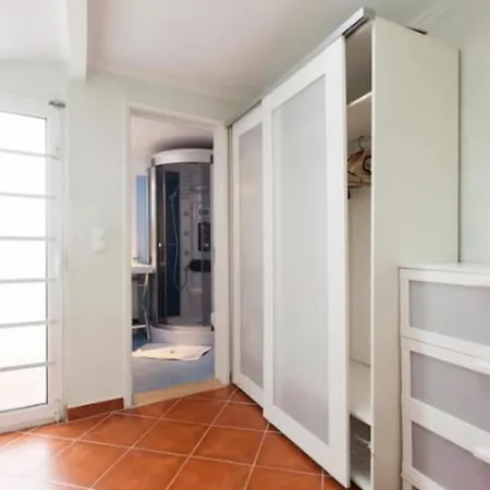 Charming Apt, Great Location Apartment *